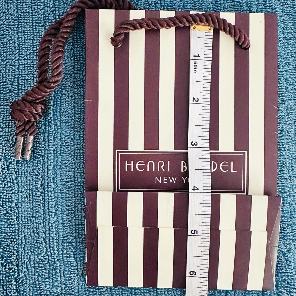 NWOT Henri Bendel Blk/White TriFold Wallet w/ brown/white striped gift bag 🤎🤍🖤 - Picture 6 of 13